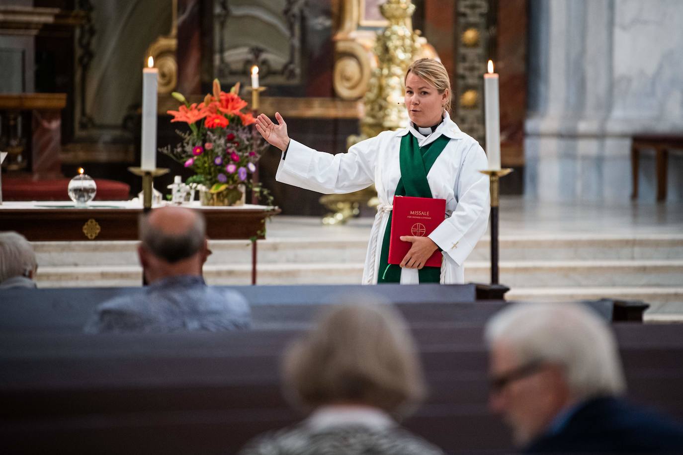 En el país nórdico, a menudo presentado como mensajero de la paridad y donde los ministros del culto de la Iglesia de Suecia tienen el título de sacerdote, las estadísticas son claras: desde julio, el 50,1% de los sacerdotes son mujeres, frente a un 49,9% de hombres