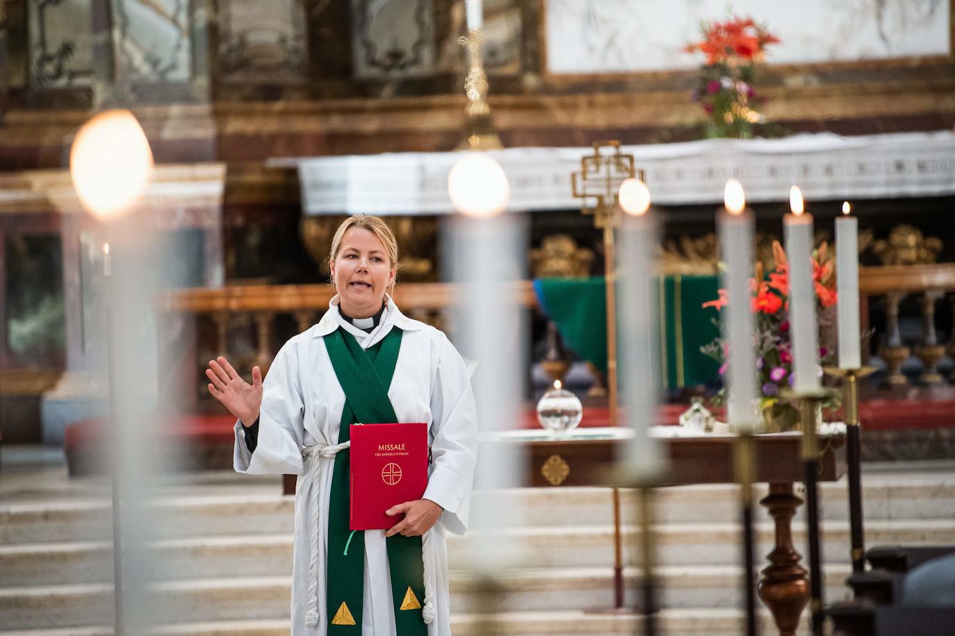 En el país nórdico, a menudo presentado como mensajero de la paridad y donde los ministros del culto de la Iglesia de Suecia tienen el título de sacerdote, las estadísticas son claras: desde julio, el 50,1% de los sacerdotes son mujeres, frente a un 49,9% de hombres