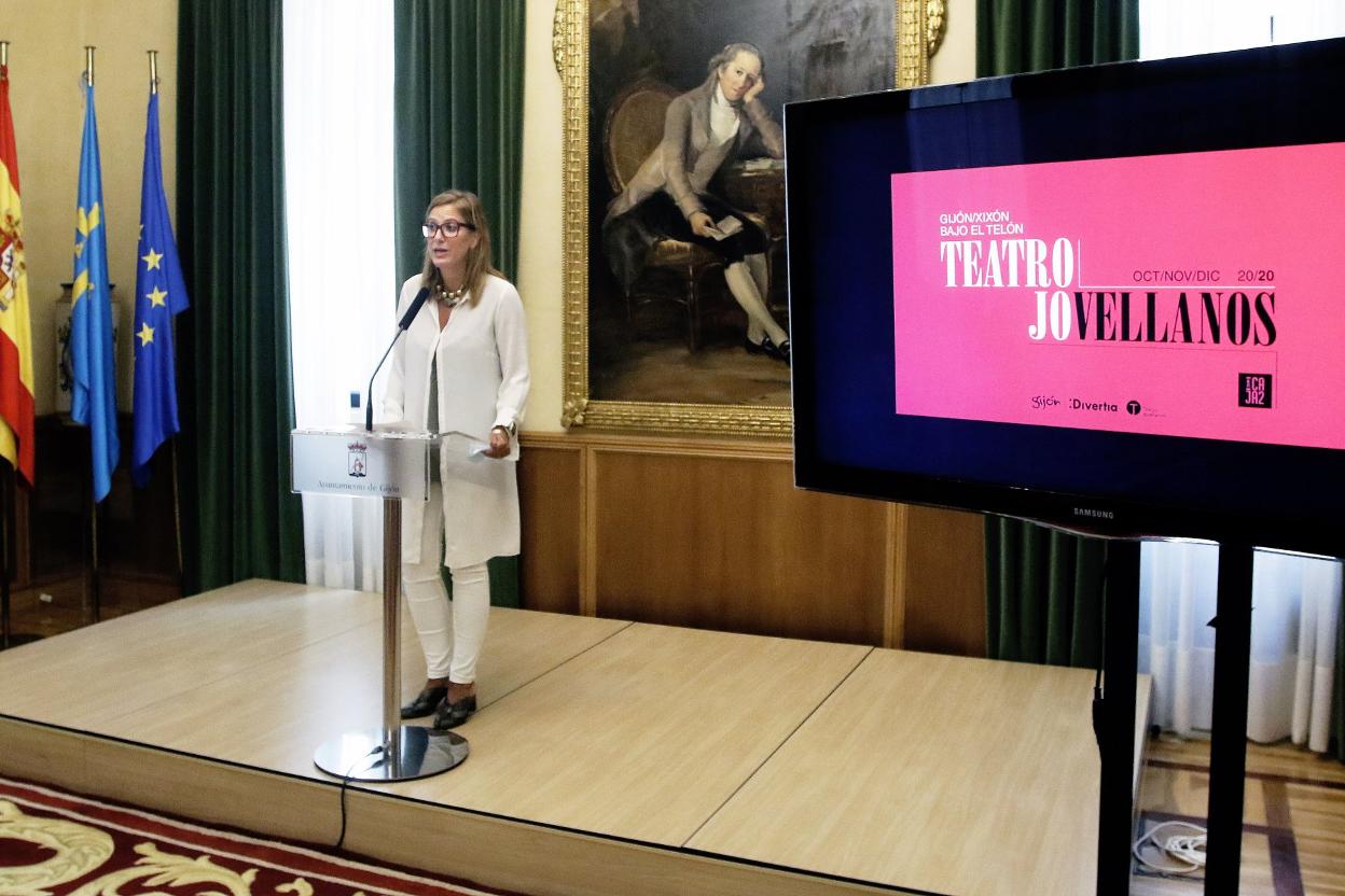 Lara Martínez, gerente de Divertia, presenta la nueva temporada del Teatro Jovellanos.