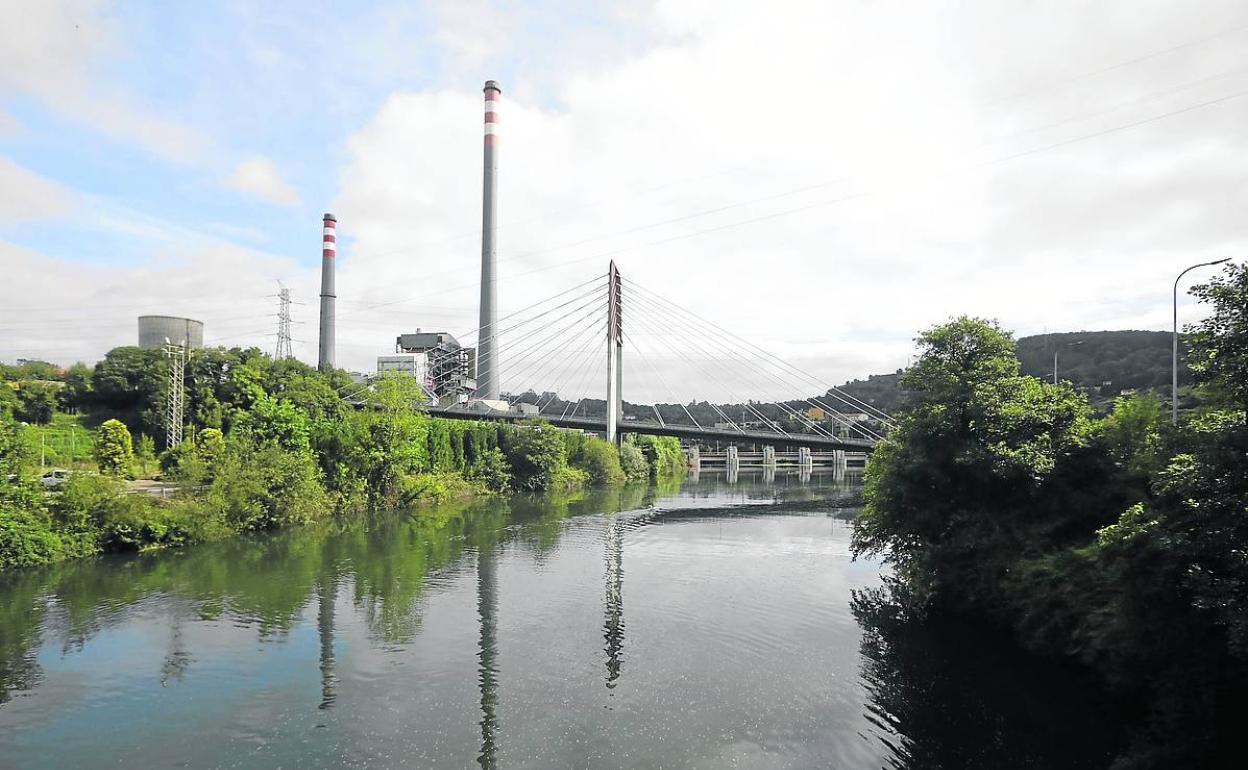 La central térmica de Lada, en Langreo. 