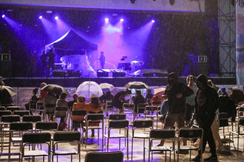 Fotos: Sin concierto de Loquillo por la lluvia