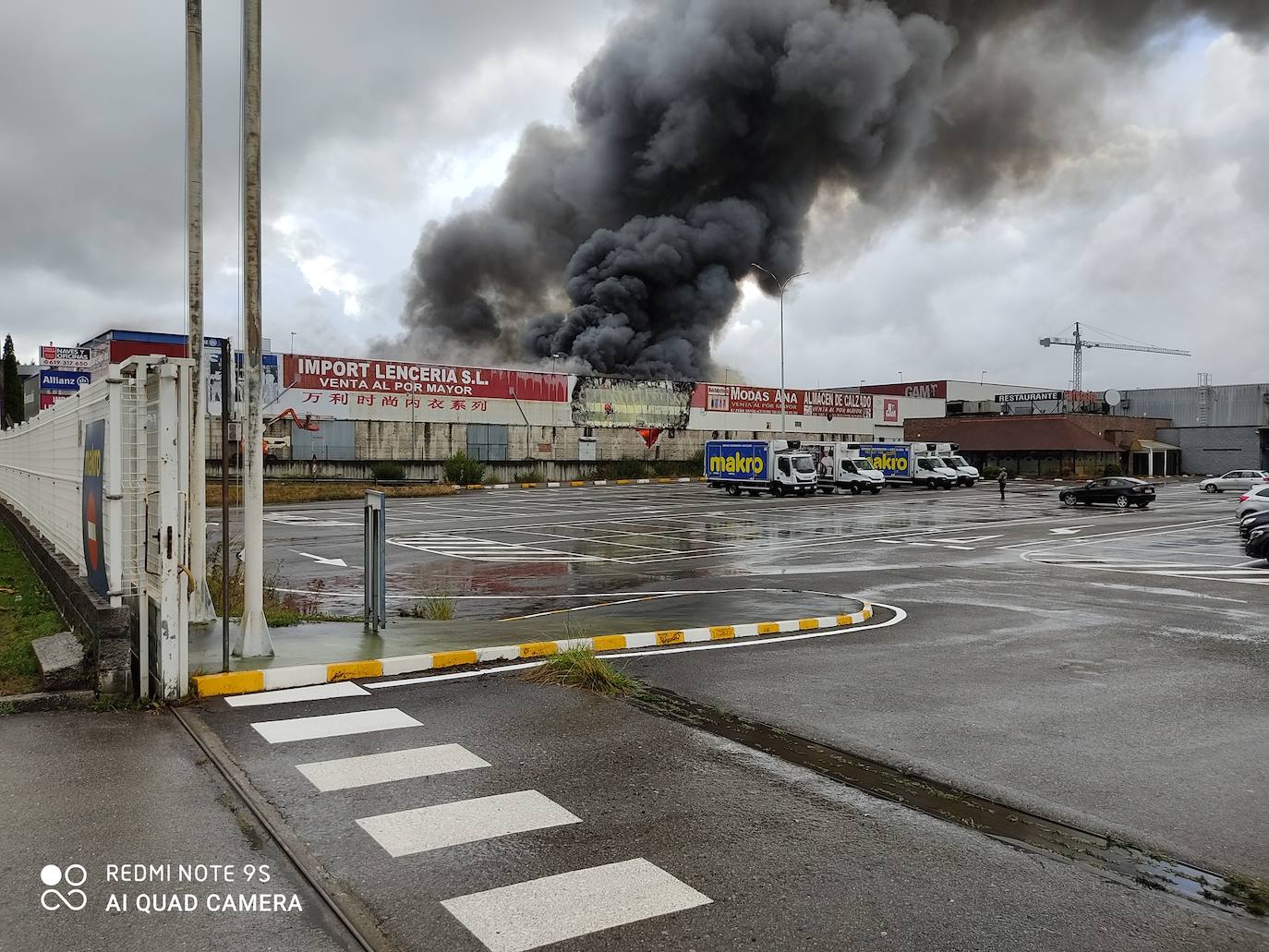 Hasta el lugar de los hechos se desplazaron varias patrullas de bomberos