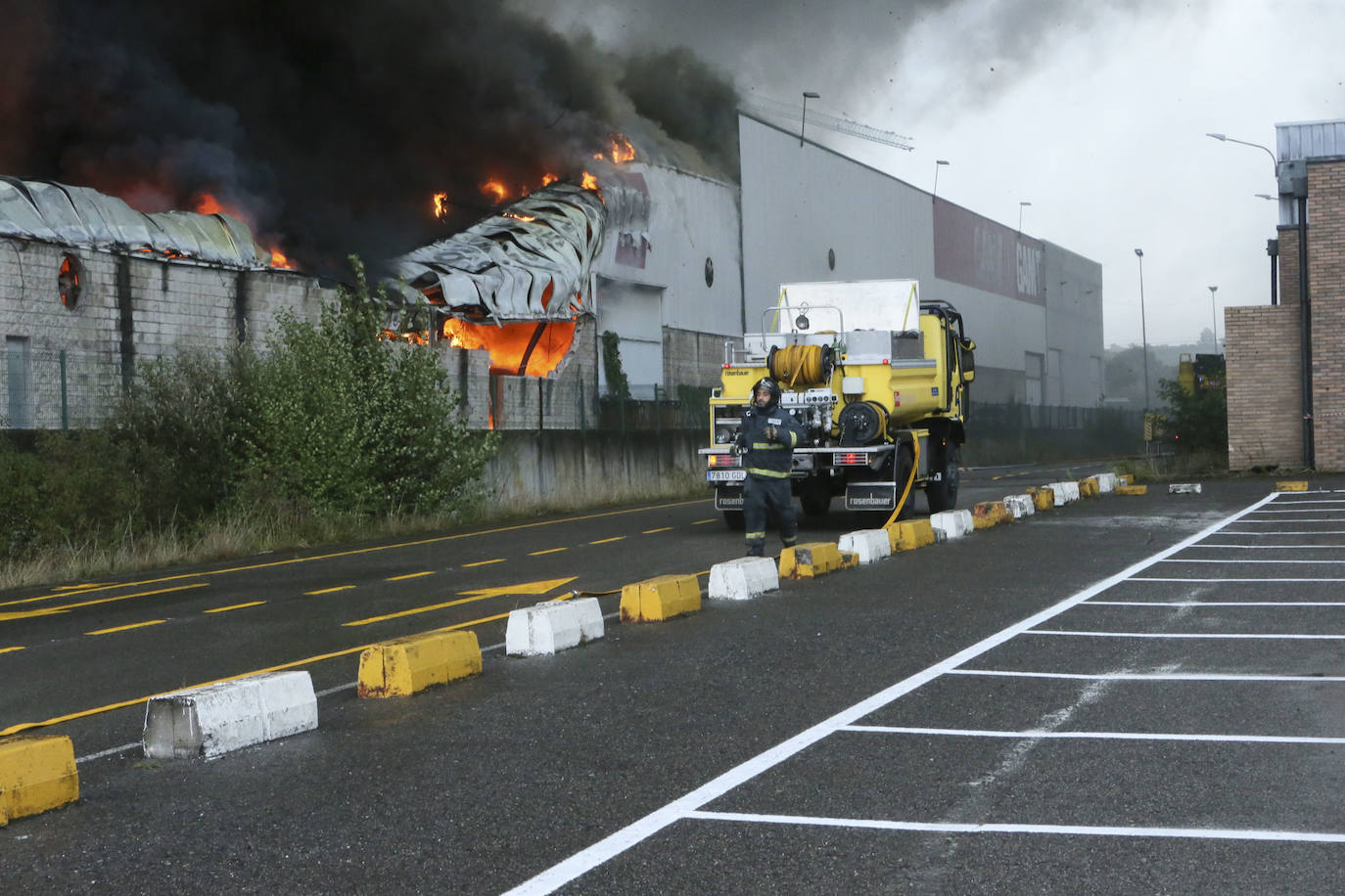 Hasta el lugar de los hechos se desplazaron varias patrullas de bomberos