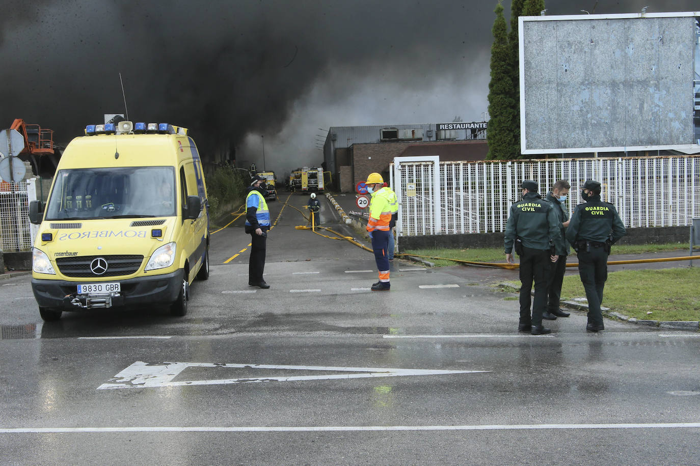 Hasta el lugar de los hechos se desplazaron varias patrullas de bomberos