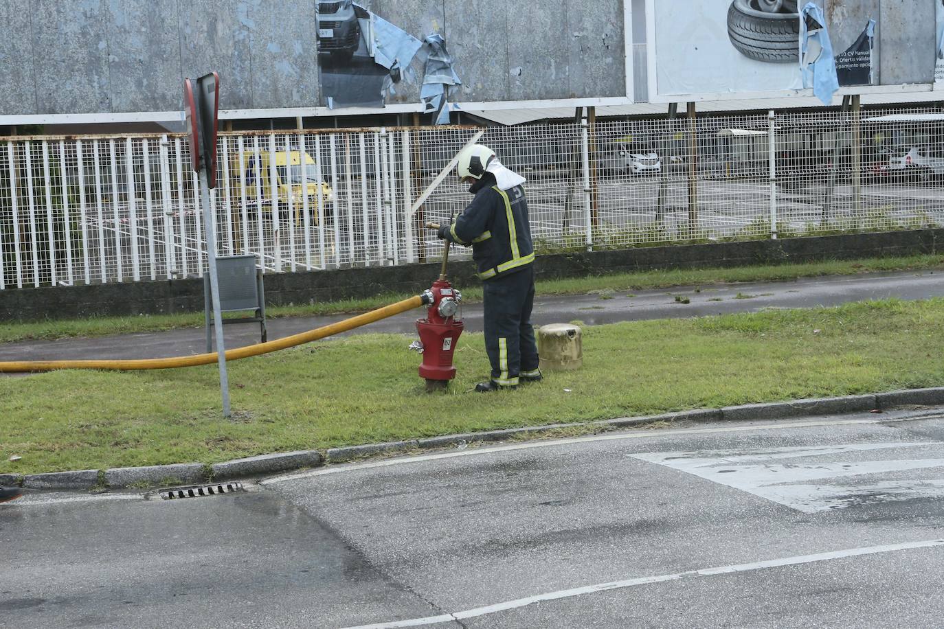 Hasta el lugar de los hechos se desplazaron varias patrullas de bomberos