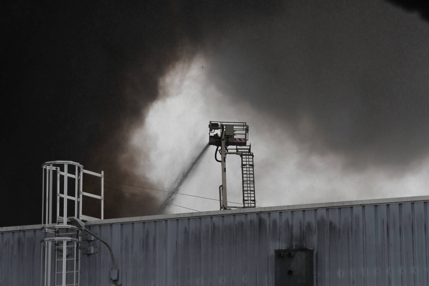 Hasta el lugar de los hechos se desplazaron varias patrullas de bomberos