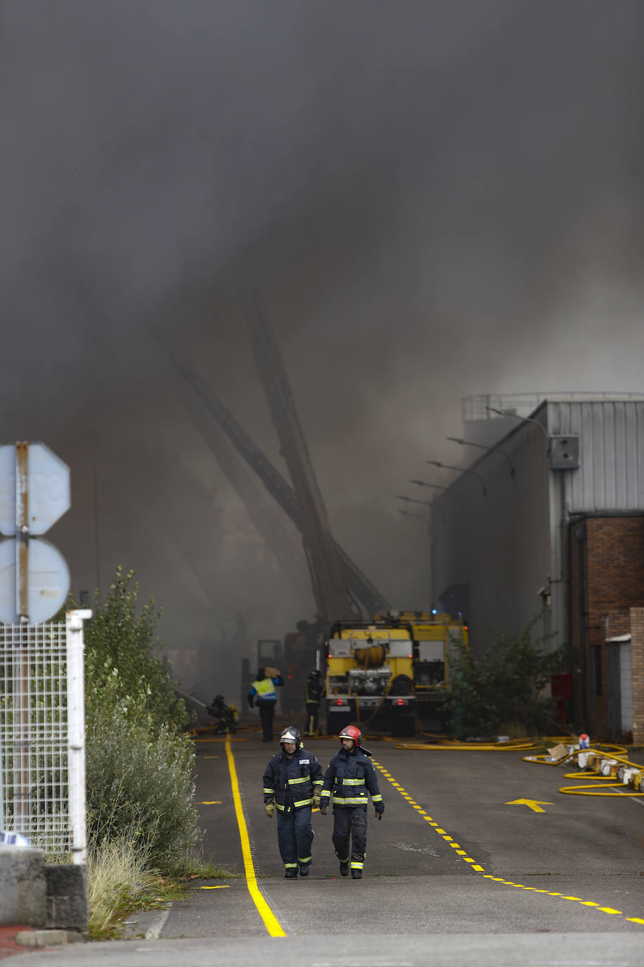 Hasta el lugar de los hechos se desplazaron varias patrullas de bomberos