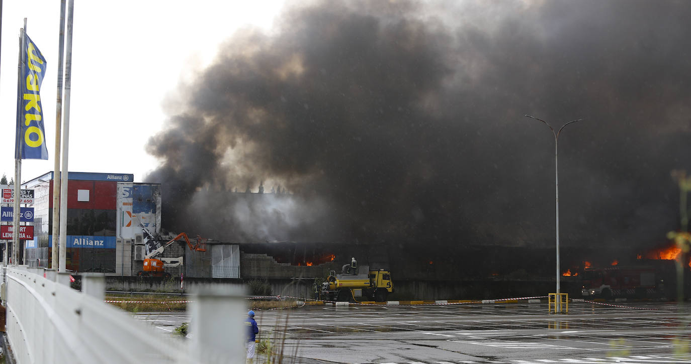 Hasta el lugar de los hechos se desplazaron varias patrullas de bomberos