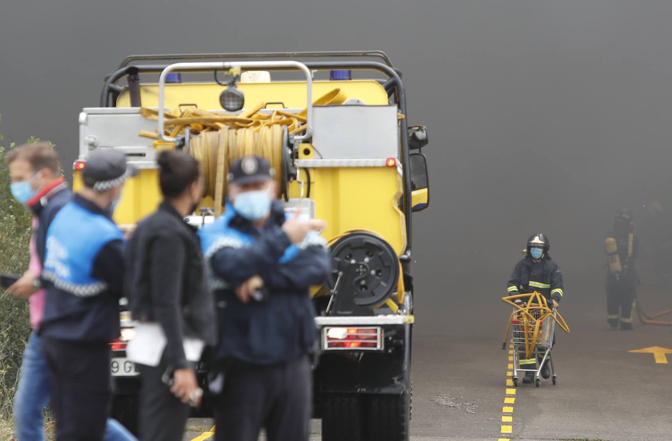 Hasta el lugar de los hechos se desplazaron varias patrullas de bomberos