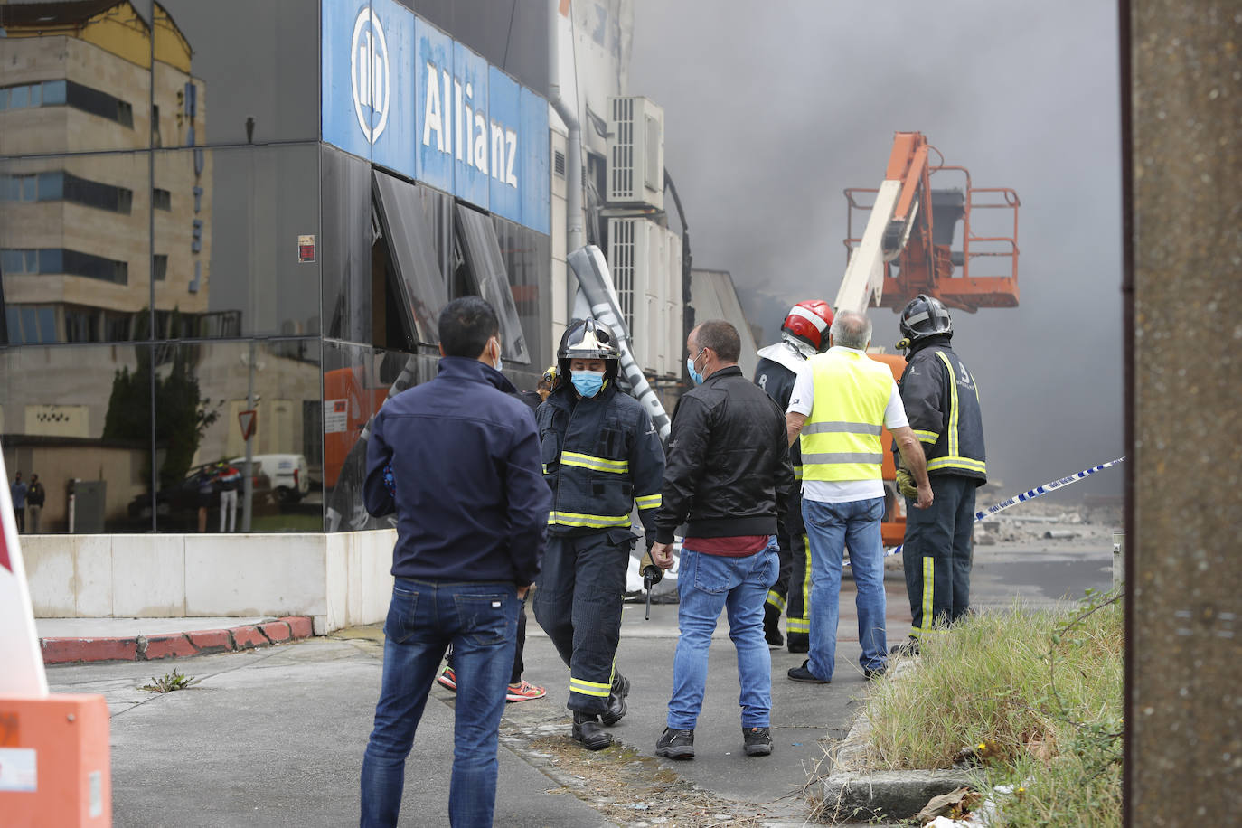 Hasta el lugar de los hechos se desplazaron varias patrullas de bomberos