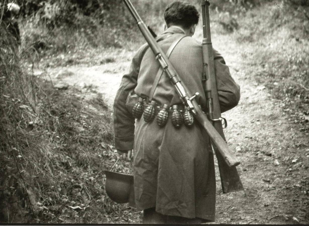 La destrucción y el dolor de la Guerra Civil en Gijón y Oviedo captados por los objetivos de Constantino Suárez y Florentino López, 'Floro'. Es lo que mostrará la exposición fotográfica 'Frente a frente: dos visiones fotográficas de la Guerra Civil', que se podrá ver a partir del mes de octubre en el Antiguo Instituto de Gijón, donde llegará tras cosechar un gran éxito en Madrid. 