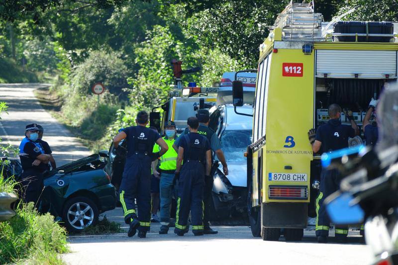 Una persona ha fallecido y cuatro han resultado heridas, dos de ellas de carácter grave, en un choque frontal entre Posada y Balmori, en Llanes. 