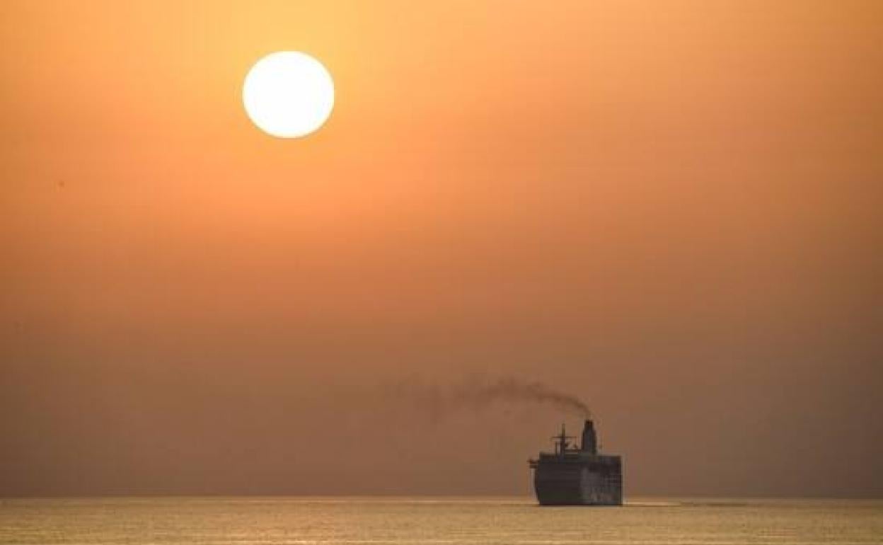 Un barco cerca de Lampedusa. 