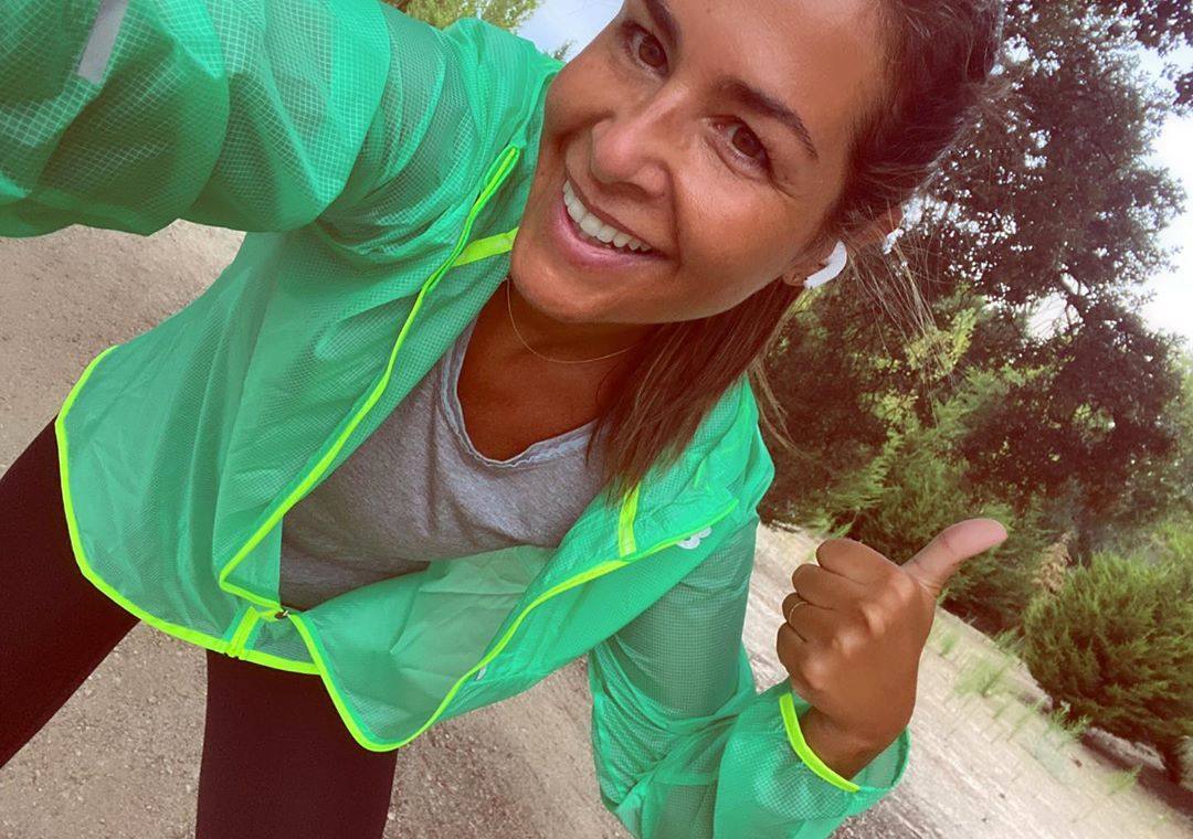 No solo los niños vuelven al cole. El final de las vacaciones también se ha hecho efectivo para los famosos, que bien por trabajo, bien por otros motivos, han tenido que hacer las maletas y regresar a casa después del merecido descanso veraniego. | En la imagen, Nuria Roca está aprovechando los últimos días de descanso en Madrid para hacer deporte. 