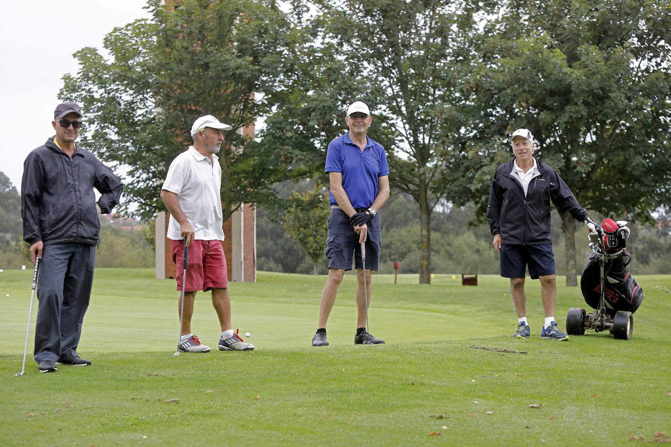La prueba, organizada por el Patronato Deportivo Municipal de Gijón, reunió este sábado en los greens a más de un centenar de jugadores