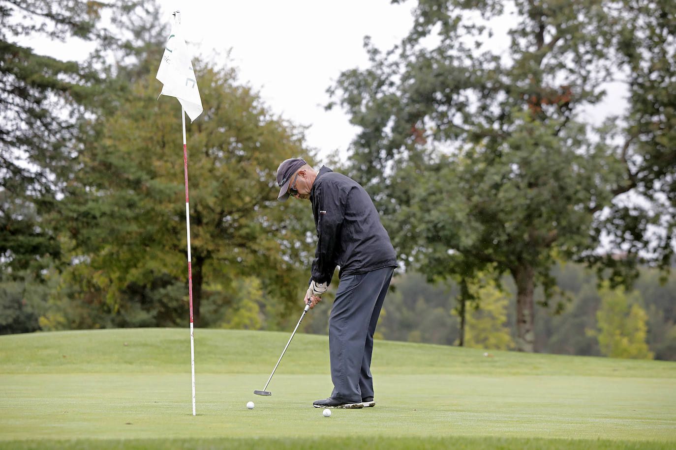 La prueba, organizada por el Patronato Deportivo Municipal de Gijón, reunió este sábado en los greens a más de un centenar de jugadores