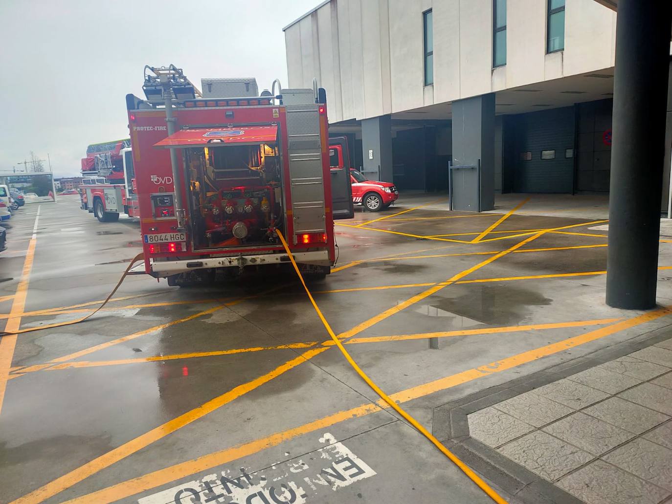 Fotos: Los bomberos sofocan un incendio en el HUCA