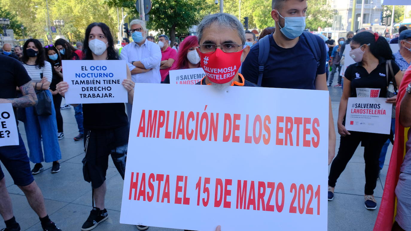 #salvemoslahostelería es el lema bajo el que representantes de organizaciones y asociaciones hosteleras de toda España han protestado por las calles de Madrid. Asturias ha contado con una representación, encabezada por el presidente de Otea, José Luis Álvarez Almeida.