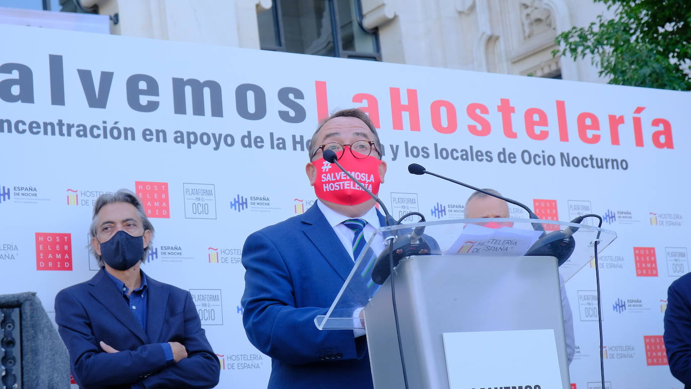 #salvemoslahostelería es el lema bajo el que representantes de organizaciones y asociaciones hosteleras de toda España han protestado por las calles de Madrid. Asturias ha contado con una representación, encabezada por el presidente de Otea, José Luis Álvarez Almeida.