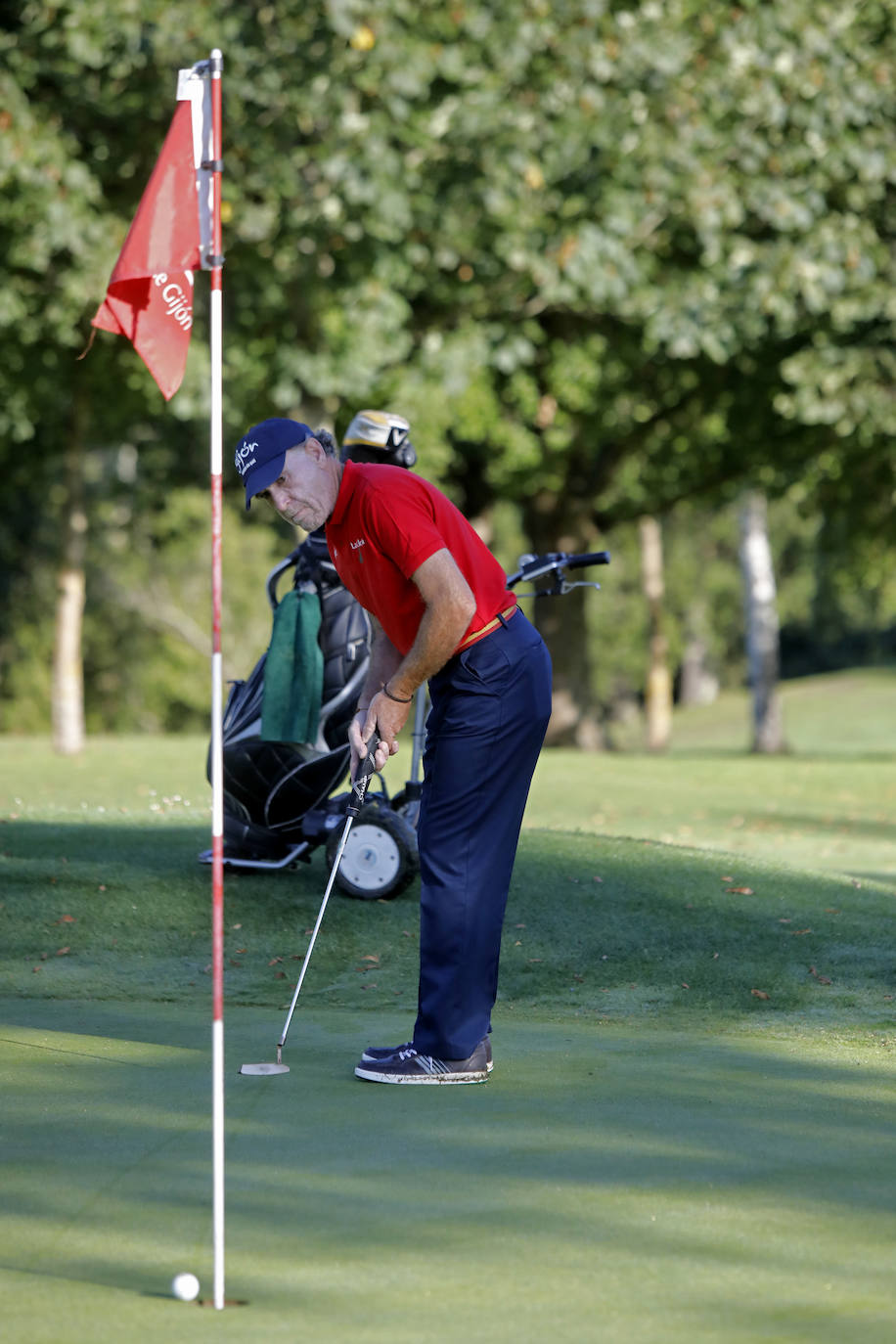 El Campo Municipal de Golf La Llorea acoge durante este miércoles y el jueves la primera edición de este torneo competitivo entre equipos sénior de Gijón y Oviedo, organizado por Golf Sénior Asturias (GSA). 