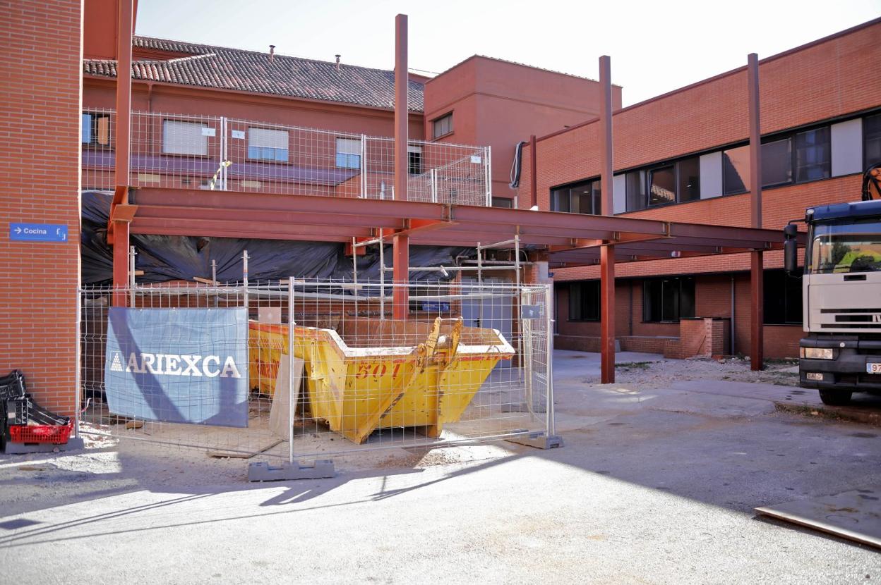 Trabajos en la zona que se ganará para acoger los nuevos quirófanos. 