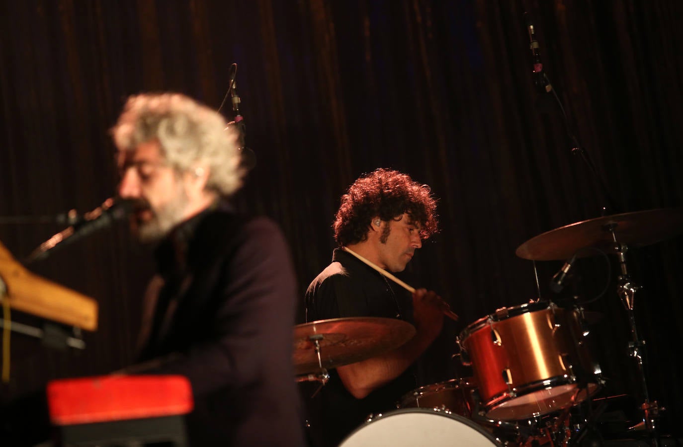 Pequeño Club Imposible y León Benavente fueron los encargados de poner la música este viernes en San Mateo. Este sábado será el turno de Dvicio.