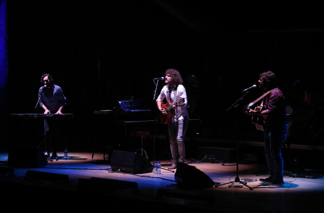 Pequeño Club Imposible y León Benavente fueron los encargados de poner la música este viernes en San Mateo. Este sábado será el turno de Dvicio.