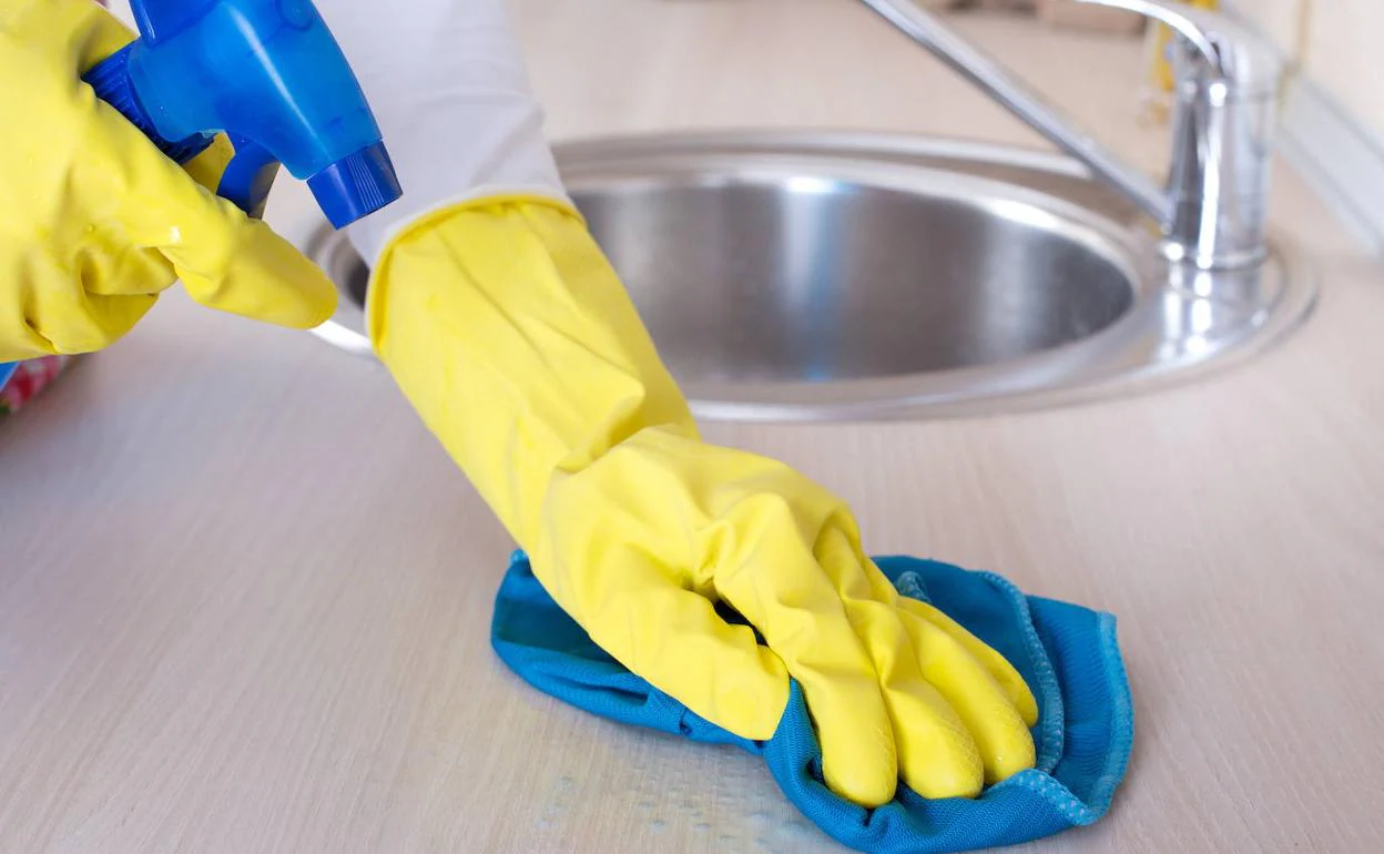 Cómo lavar y desinfectar las bayetas, los estropajos y los trapos