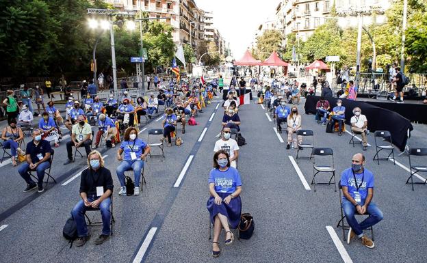 Acto de la Asamblea Nacional Catalana (ANC) y Òmnium Cultural ante la Delegación de Hacienda en Barcelona.