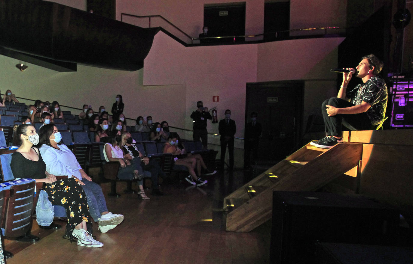 La banda madrileña Dvicio actuó este sábado en el Auditorio dentro de las actividades programadas en San Mateo. Repasaron sus mejores temas y presentaron su último álbum, 'Impulso'.