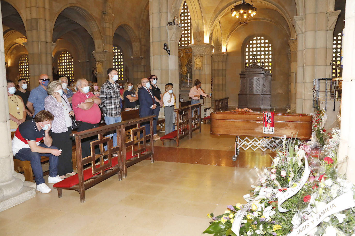 Su funeral se celebró en la iglesia de San Pedro. Sus restos fueron trasladados al cementerio de Ceares