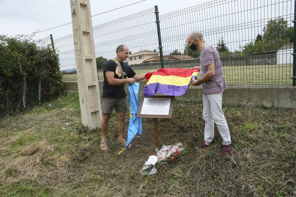 Joaquín Álvarez, hijo de 'El Chévere' y Manuel Amago, de la Plataforma. 