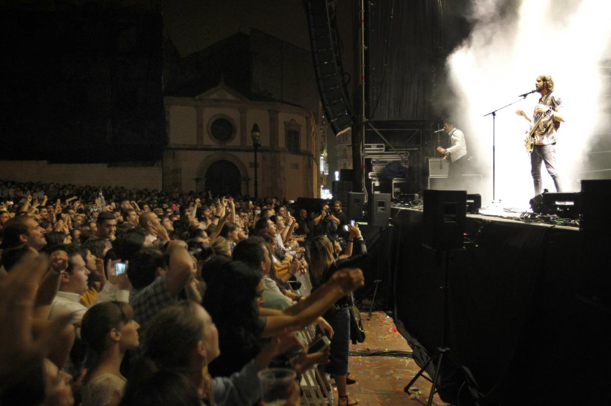 Izal durante el concierto que dieron en la plaza de la Catedral durante las fiestas mateínas de 2018. 