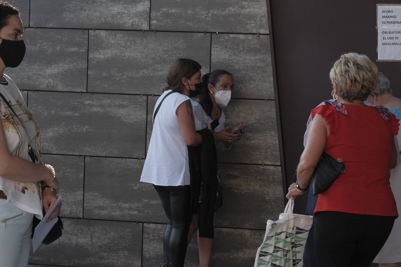 El juicio contra Javier Ledo por la muerte de Paz Fernández Borrego ha comenzado con protestas. Colectivos feministas se han concentrado ante la Audiencia Provincial para reclamar «justicia» por el «asesinato machista» de Paz Fernández Borrego