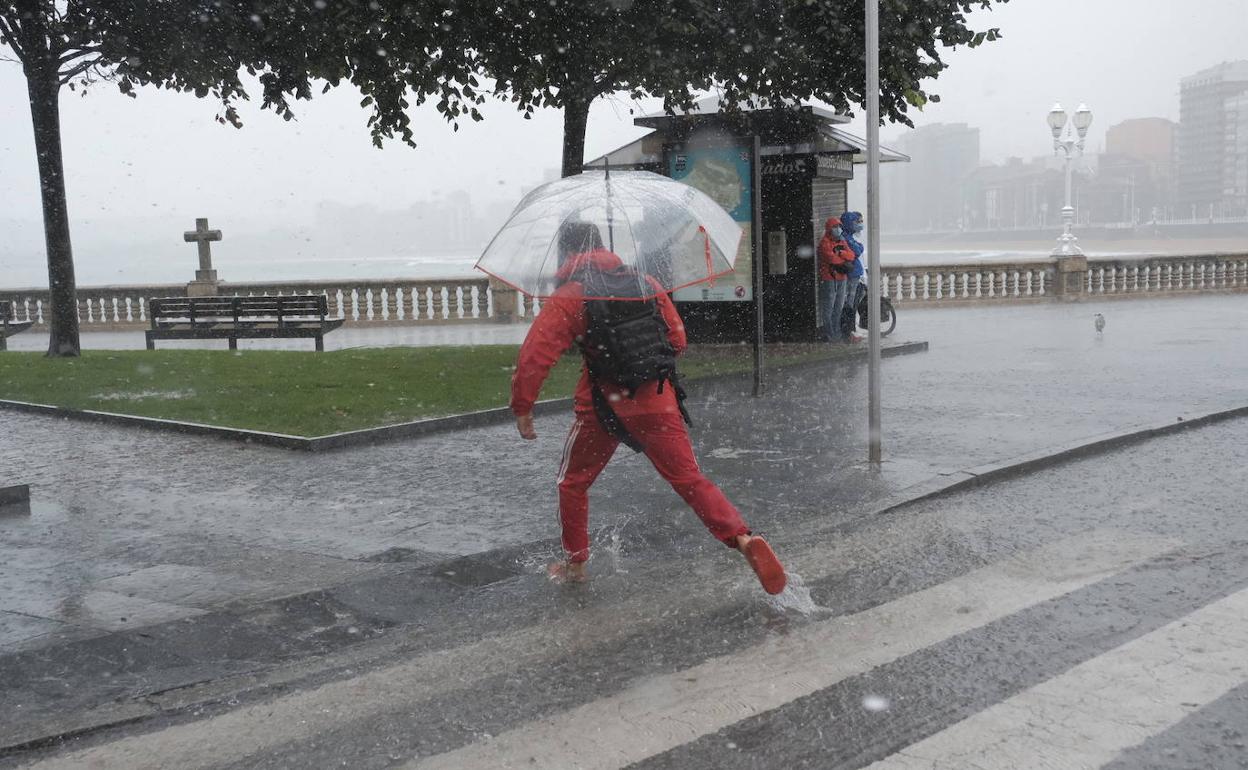 Una inusual borrasca dejará granizo en Asturias