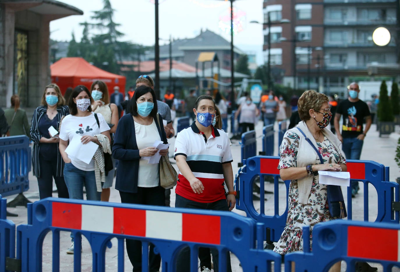 Dioni Martín y Ángeles Muñoz nunca fallan. Este miércoles volvieron a conquistar al público del Auditorio con sus canciones de siempre.