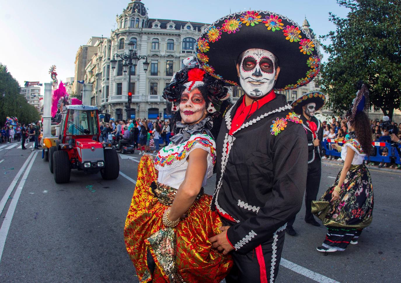 El 19 de septiembre en Oviedo es una fecha señalada en el alma de San Mateo. Este año, por la Covid, no se celebrará el Desfile del Día de América en Asturias, del que te presentamos un recorrido visual a lo largo de sus setenta años de historia, que precisamente celebraría en esta edición