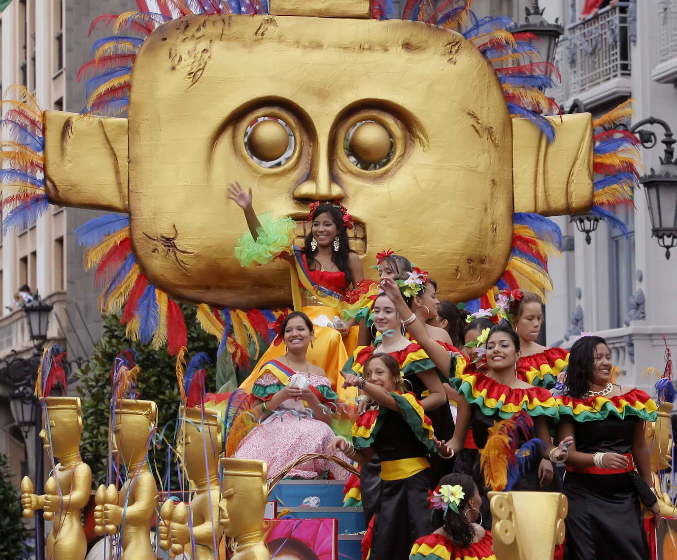 El 19 de septiembre en Oviedo es una fecha señalada en el alma de San Mateo. Este año, por la Covid, no se celebrará el Desfile del Día de América en Asturias, del que te presentamos un recorrido visual a lo largo de sus setenta años de historia, que precisamente celebraría en esta edición