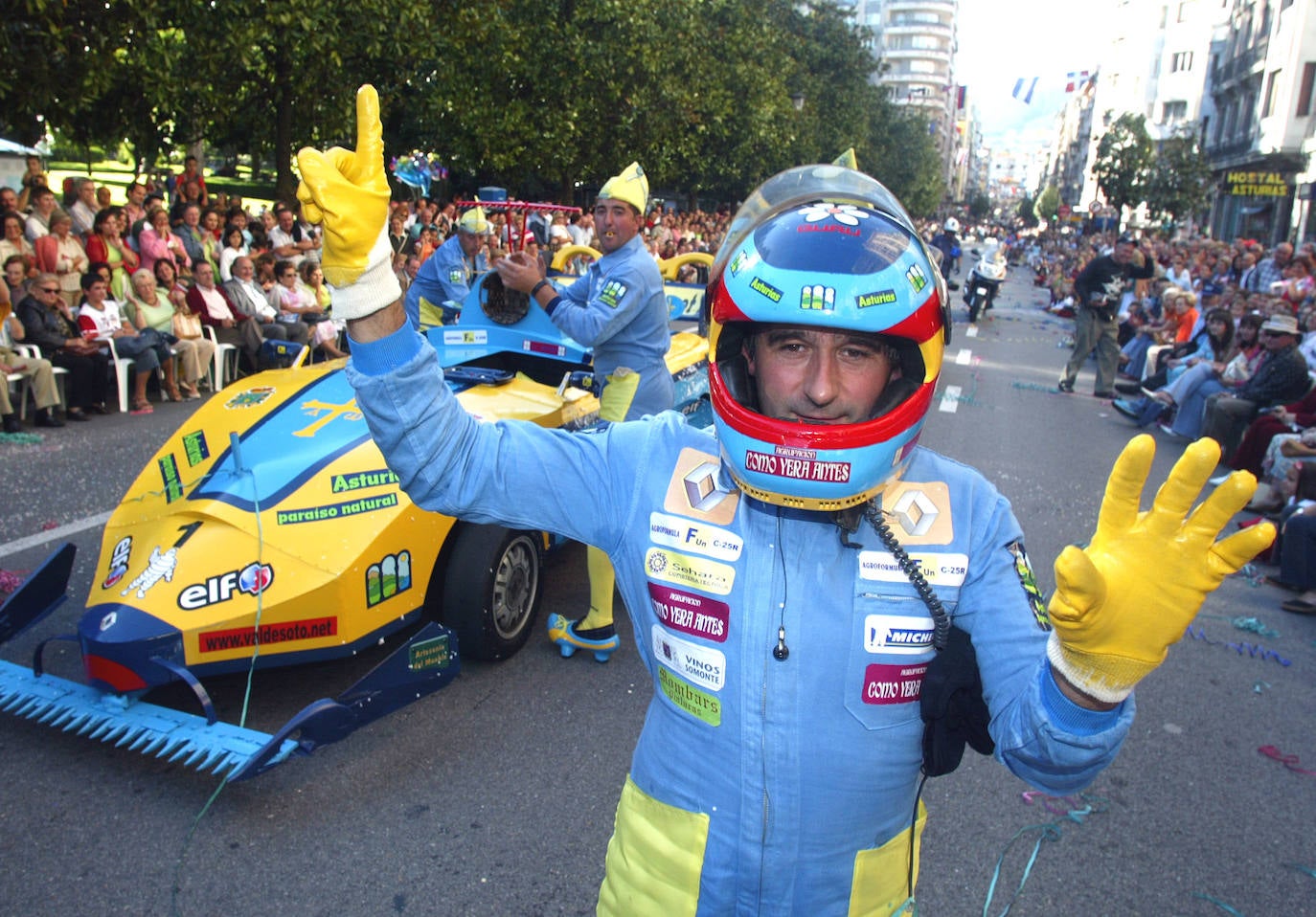 El 19 de septiembre en Oviedo es una fecha señalada en el alma de San Mateo. Este año, por la Covid, no se celebrará el Desfile del Día de América en Asturias, del que te presentamos un recorrido visual a lo largo de sus setenta años de historia, que precisamente celebraría en esta edición