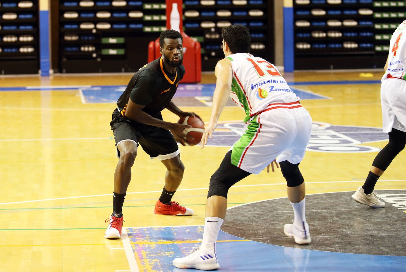 El club ovetense de baloncesto de la LEB Oro se impuso por 72-63 al Zornotza en el primer encuentro de pretemporada.
