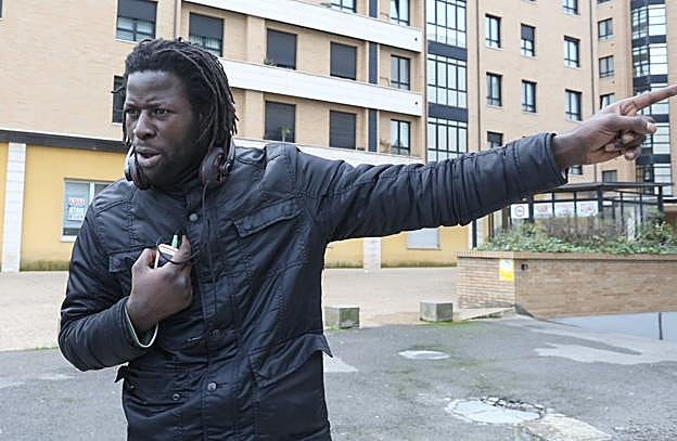 Detienen a Papagore por amenazar con un cuchillo a su novia