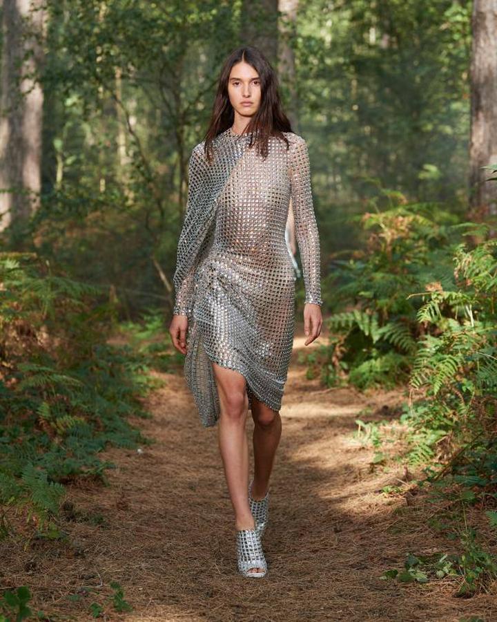 Fotos: Burberry inaugura la pasarela de Londres con un desfile en medio del bosque