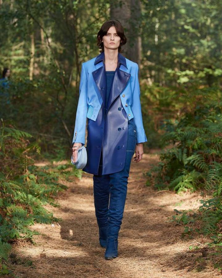 Fotos: Burberry inaugura la pasarela de Londres con un desfile en medio del bosque