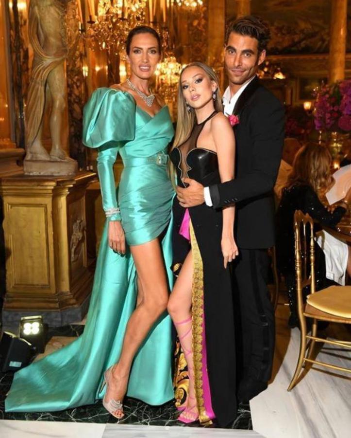 Fotos: Jon Kortajarena, Nieves Álvarez y Ester Expósito: embajadores de lujo en Roma