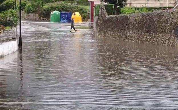 Las fuertes lluvias provocan una inundación en Celorio