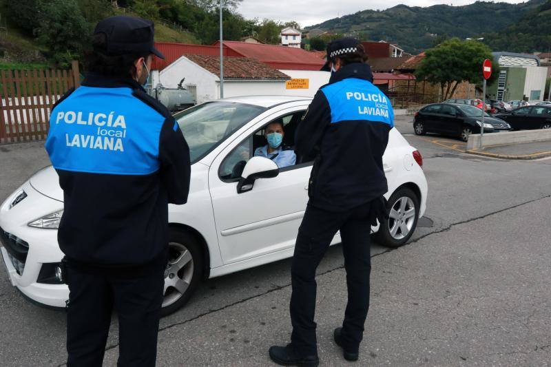 Desde este sábado los sanitarios están realizando las pruebas a los jóvenes de entre 13 y 18 años en el autocovid instalado en el Recinto Ferial.