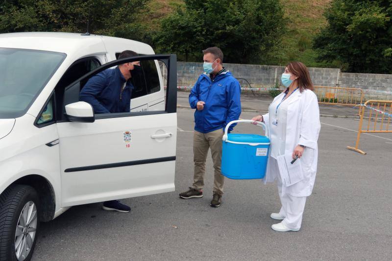 Desde este sábado los sanitarios están realizando las pruebas a los jóvenes de entre 13 y 18 años en el autocovid instalado en el Recinto Ferial.