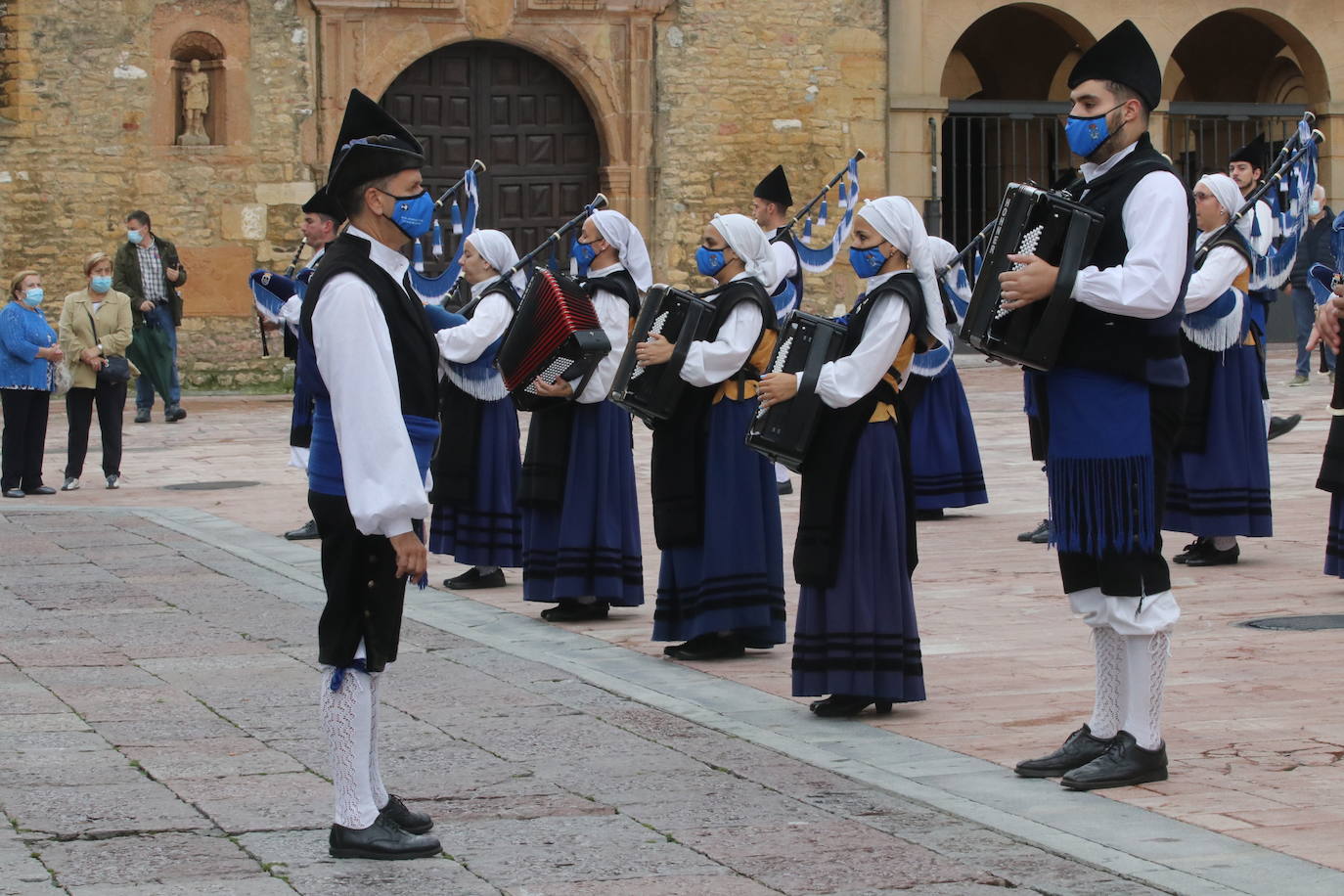 La SOF organiza la tradicional entrega del bollo y la botella de vino con motivo de las fiestas de San Mateo con un «estricto» protocolo de seguridad