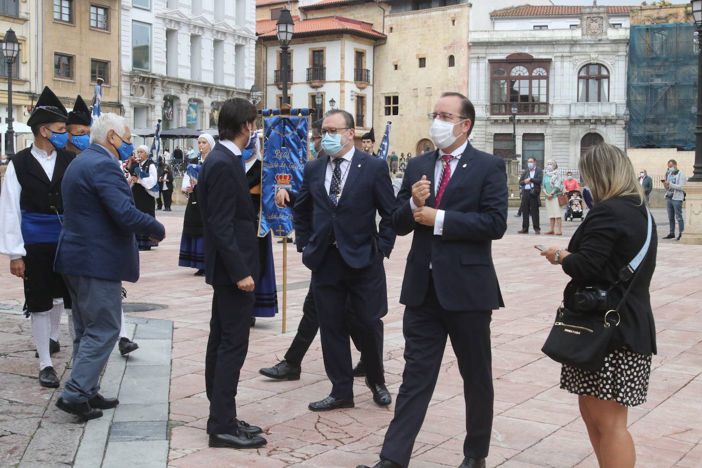 La SOF organiza la tradicional entrega del bollo y la botella de vino con motivo de las fiestas de San Mateo con un «estricto» protocolo de seguridad