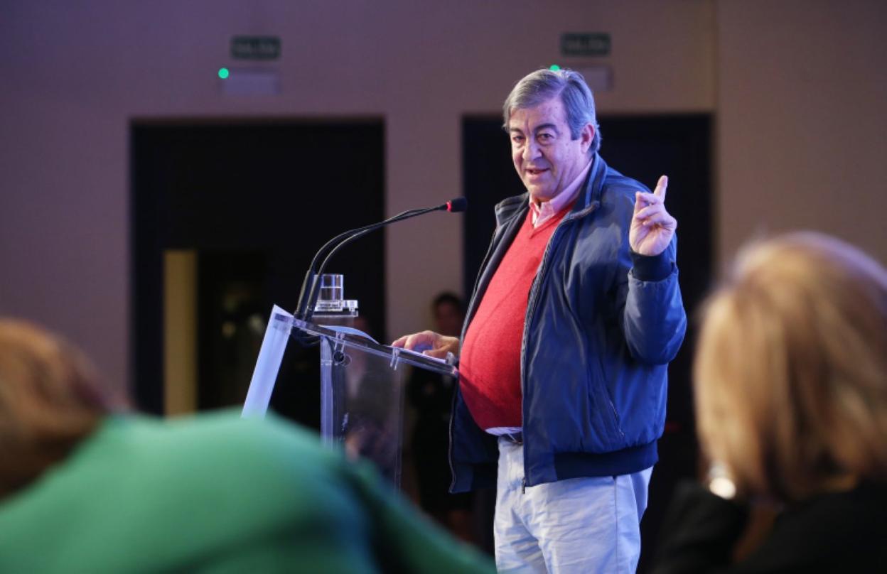 Francisco Álvarez-Cascos interviene en un acto de Foro en 2019. 